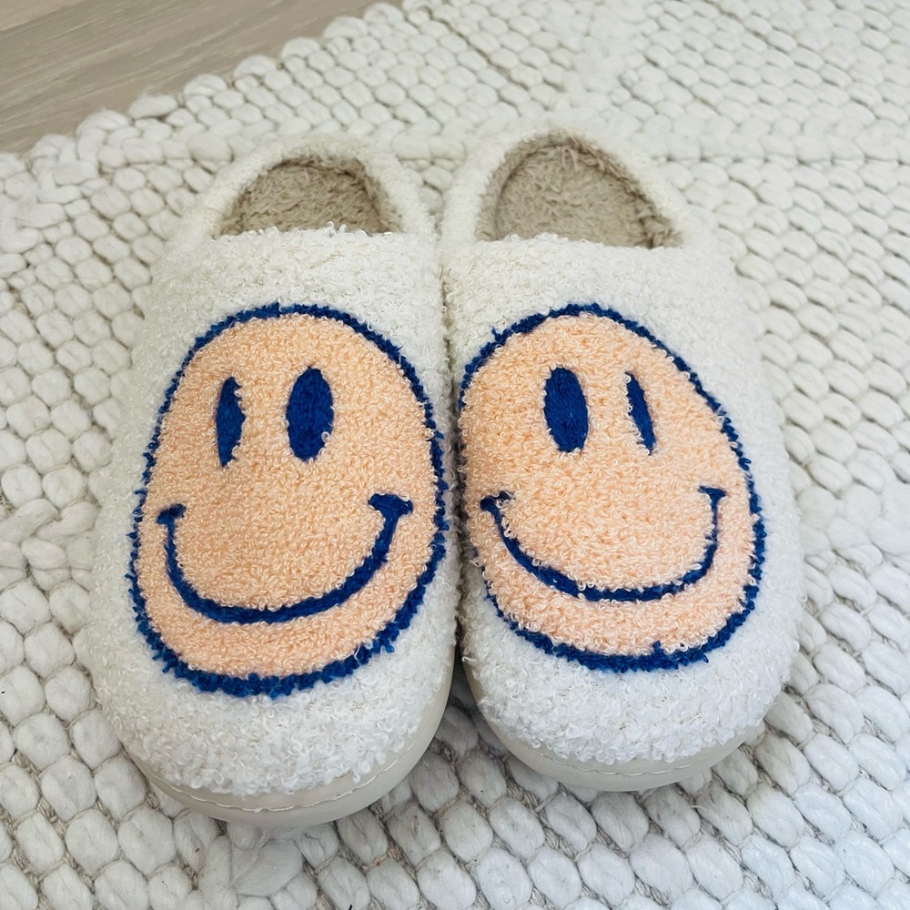 Soft Preppy Smiley Slippers